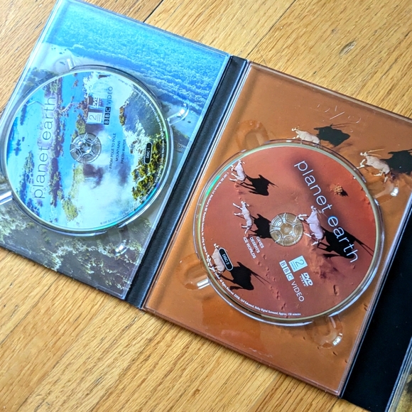 David Attenborough BBC Planet Earth DVD complete series missing  one disc of 5 - Picture 3 of 5